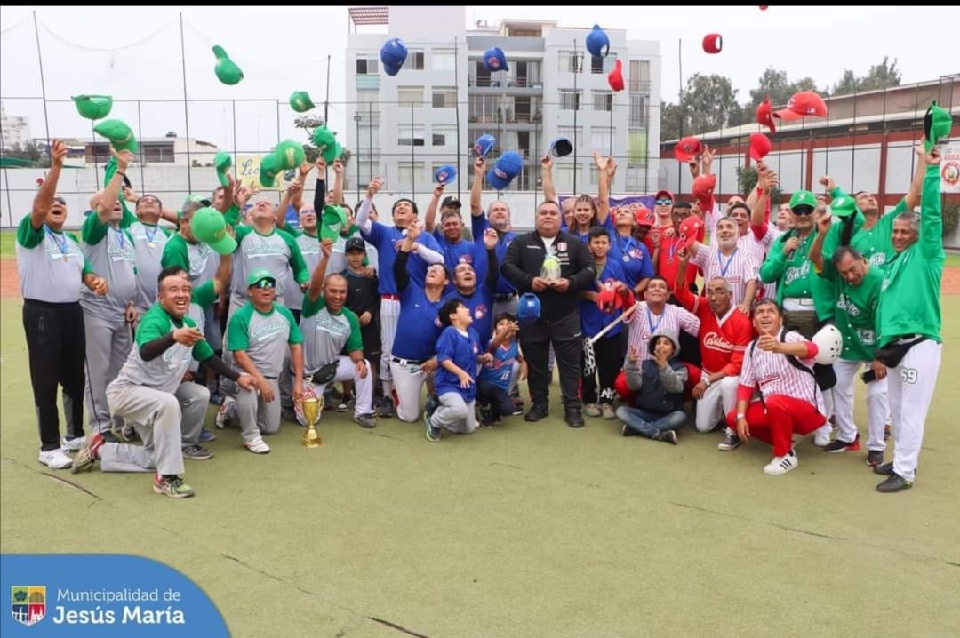 Jesús Gálvez clausura campeonato master de beisbol en Jesús María