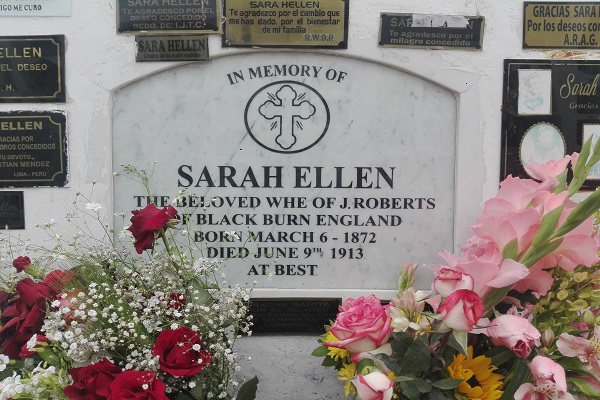 Sarah Hellen: Embrujo y milagros de una vampiresa
