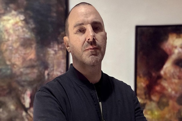 “Ghosts”: Matthew Collett enfrenta la memoria y el trauma en su primera exposición individual