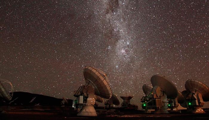 El telescopio ALMA logra una vista reveladora de una galaxia a 13.200 millones de años luz