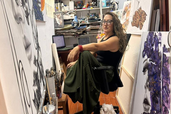Yezzenia Sánchez presenta “La Mirada que Habita”, un viaje pictórico hacia lo invisible del rostro femenino
