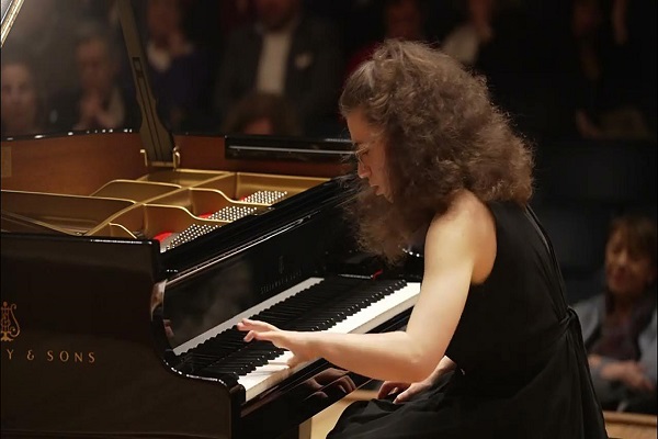 Deslumbra al mundo: Así es Marie-Ange Nguci, la pianista que llega a Lima