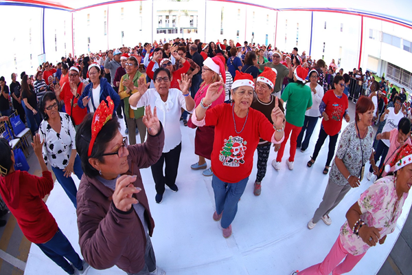 Gobierno Regional organizó emotivo y muy participativo “Karaoke Navideño” para más de 500 adultos mayores chalacos